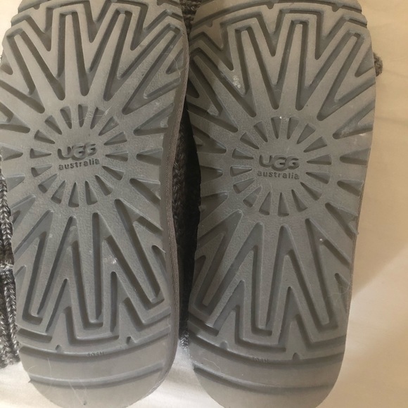 Women’s Ugg Knit Boot   —   Size 6 - Picture 7 of 7